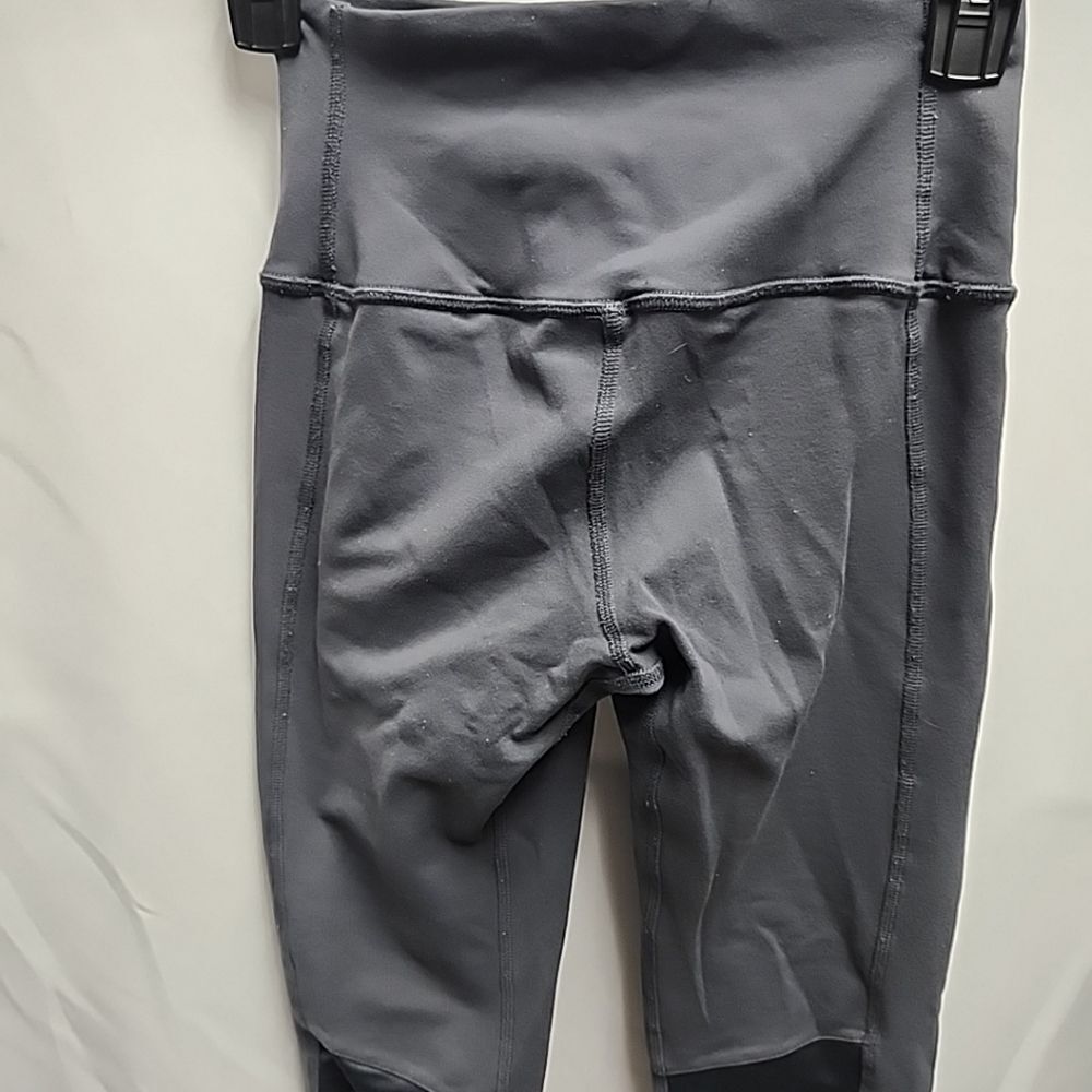 ALO YOGA  Moto Sport Leggings with Mesh Panels in Anthracite Sz XS - Picture 7 of 13